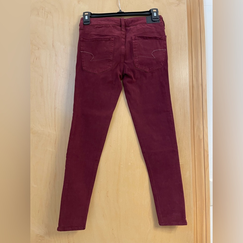 America Eagle 360 super stretch jegging. Size: 0 short. Color: Maroon.